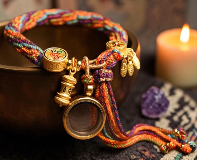 Tibetan Om Mani Bracelet — Padme Hum Red String with Reincarnation Knot (Copper & Rope)